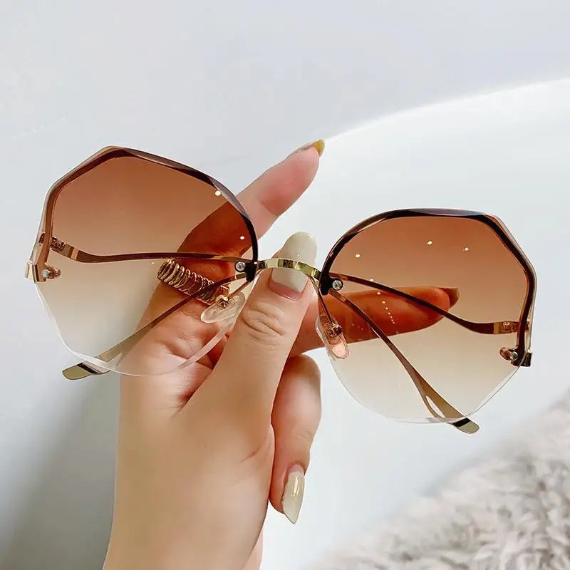 3. accessori - Occhiali da sole da donna senza montatura oversize