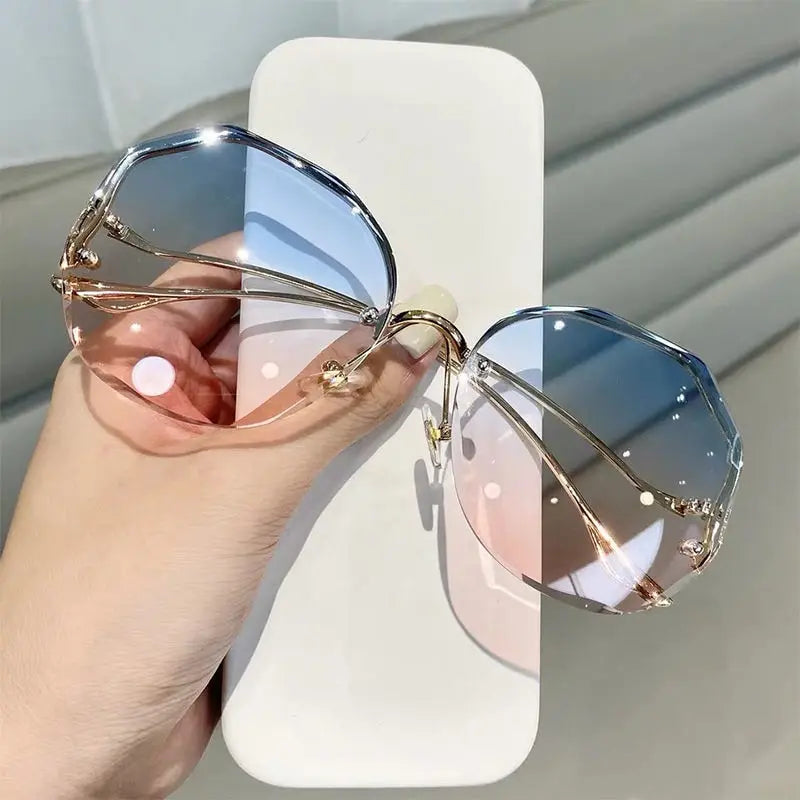 3. accessori - Occhiali da sole da donna senza montatura oversize