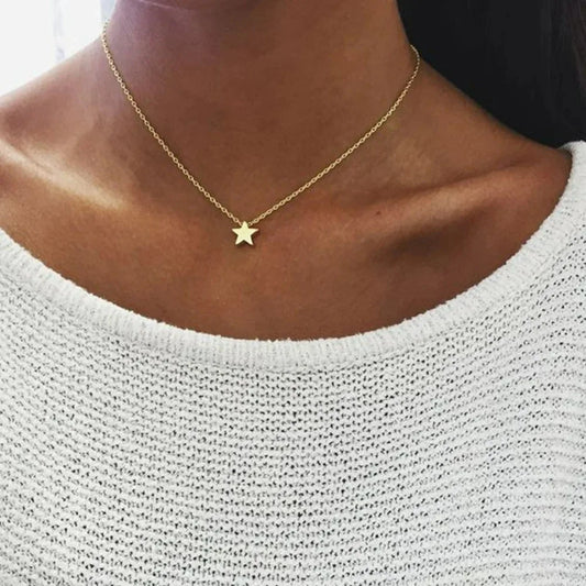 1. gioielli - collana con ciondolo a stella, cuore o luna