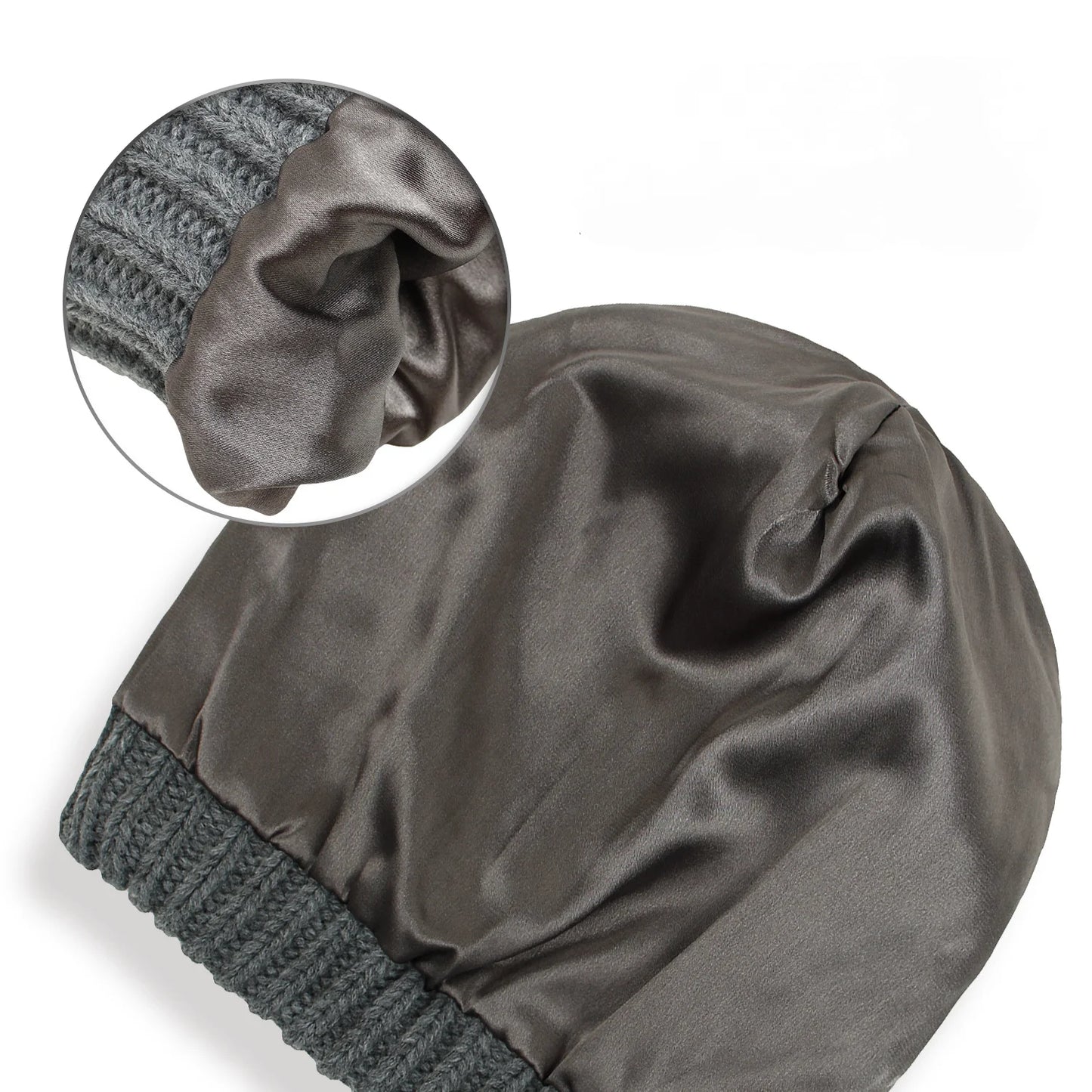 2. accessori - abbigliamento - cappello lavorato a maglia foderato in raso
