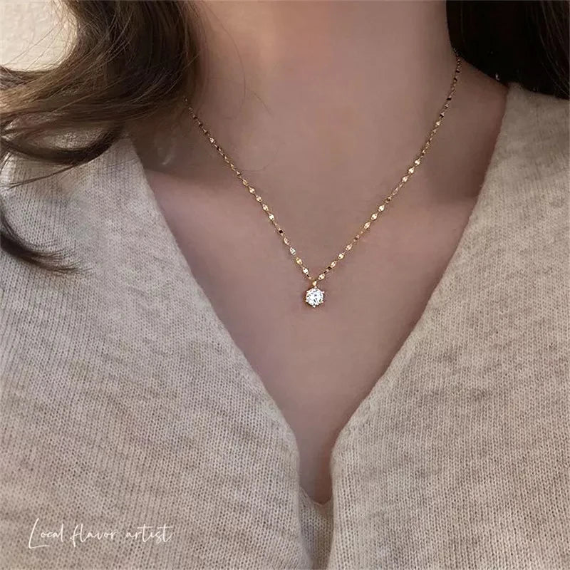 1. gioielli - Collana con ciondolo con zircone